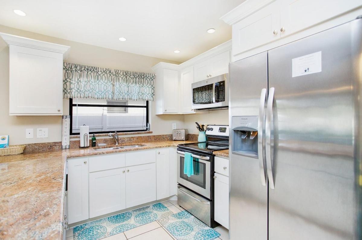 Coastal Flair-walk To Beach-heated Pool-sleeps 8 Holiday home Naples