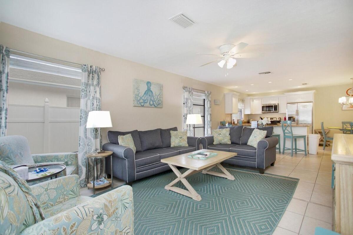 Coastal Flair-walk To Beach-heated Pool-sleeps 8 *