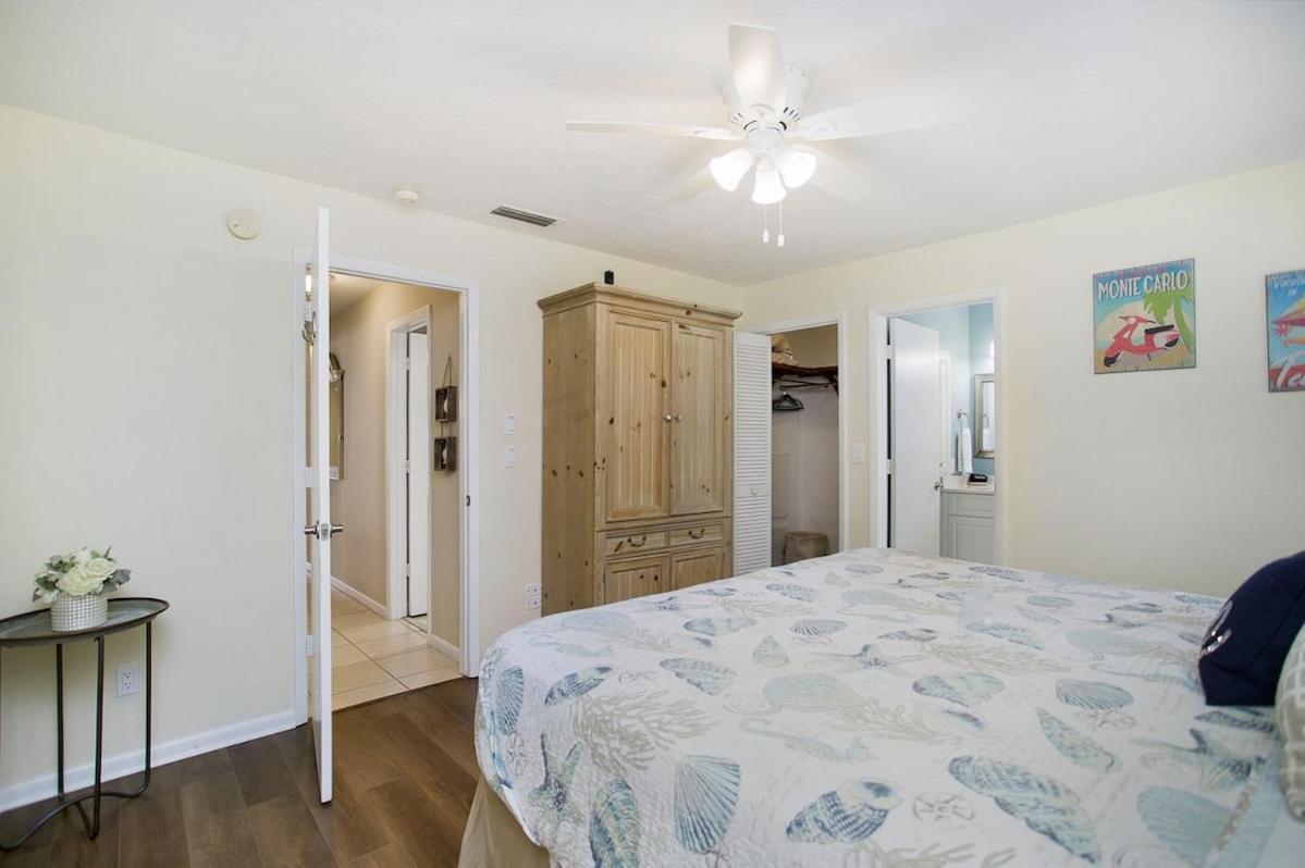 Coastal Flair-walk To Beach-heated Pool-sleeps 8 Naples