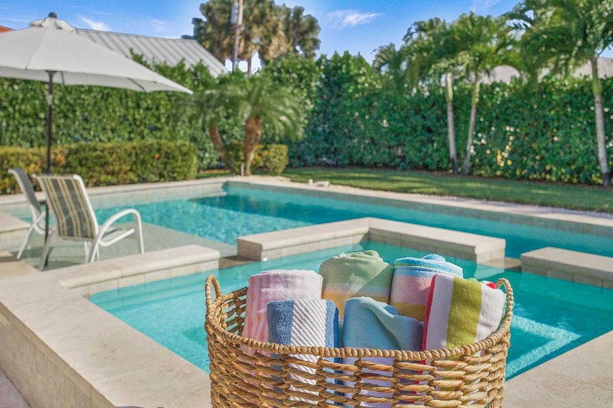 Holiday home Spacious Pool Near With Backyard Oasis