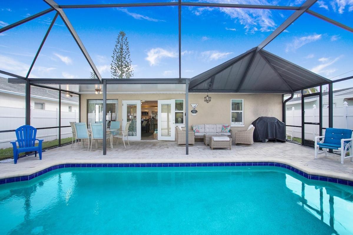 Coastal Flair-walk To Beach-heated Pool-sleeps 8 Holiday home *