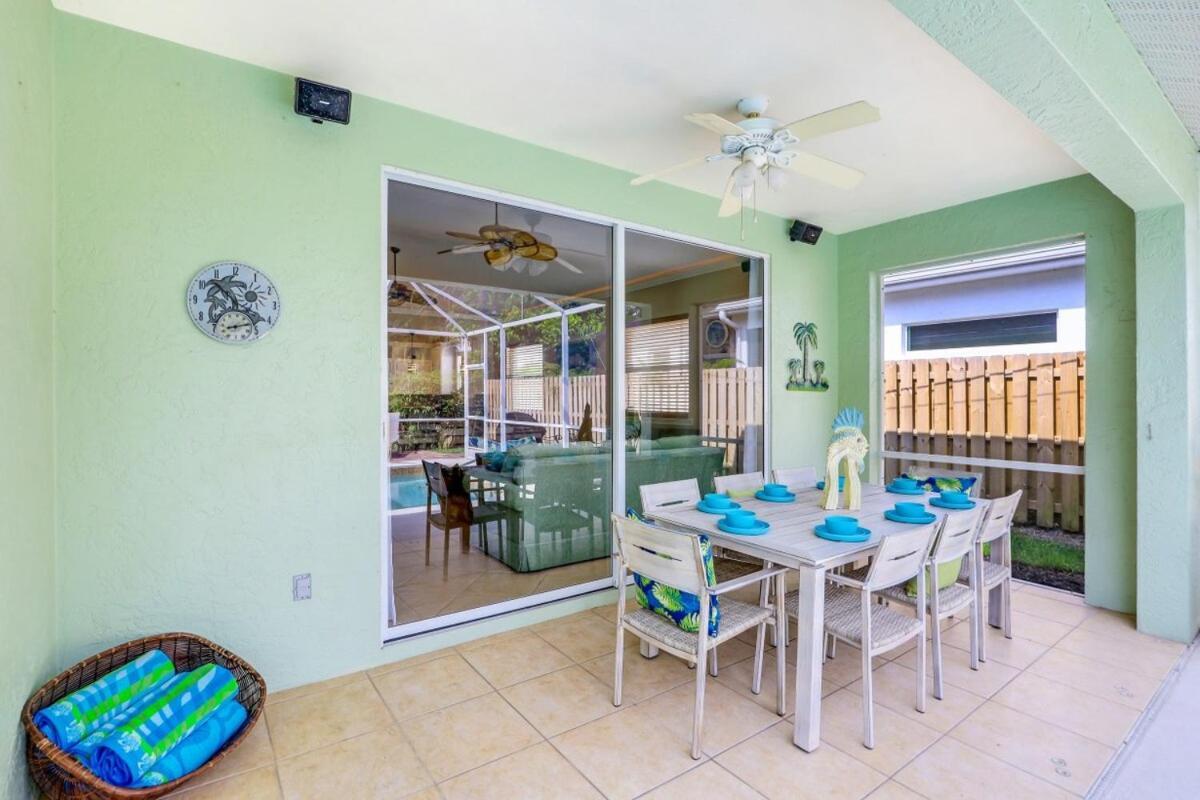 Holiday home Spacious Beautiful 4 Bed 3 Bath Pool Near *