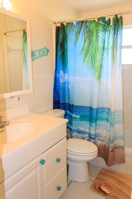 699 Oasis,walk,bike To Beach, Fenced Backyard, Large Driveway *
