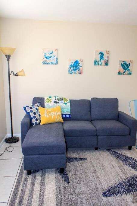 699 Oasis,walk,bike To Beach, Fenced Backyard, Large Driveway Naples