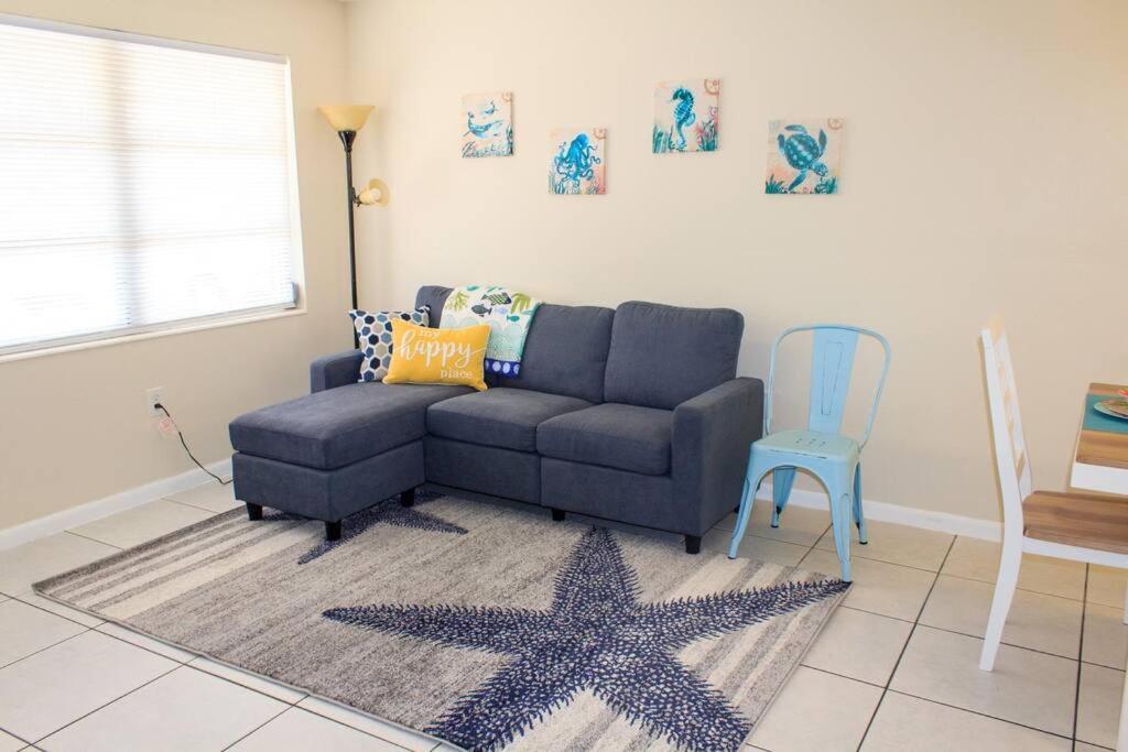 699 Oasis,walk,bike To Beach, Fenced Backyard, Large Driveway *