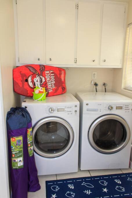 699 Oasis,walk,bike To Beach, Fenced Backyard, Large Driveway Naples
