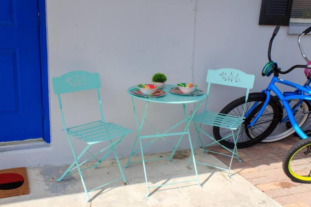 699 Oasis,walk,bike To Beach, Fenced Backyard, Large Driveway *