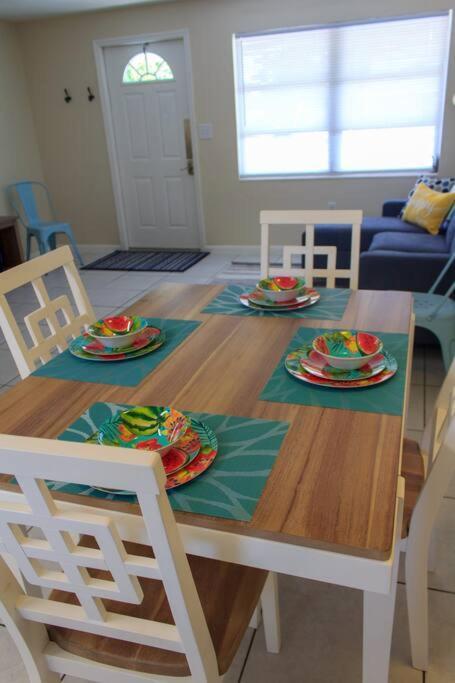 699 Oasis,walk,bike To Beach, Fenced Backyard, Large Driveway Apartment Naples