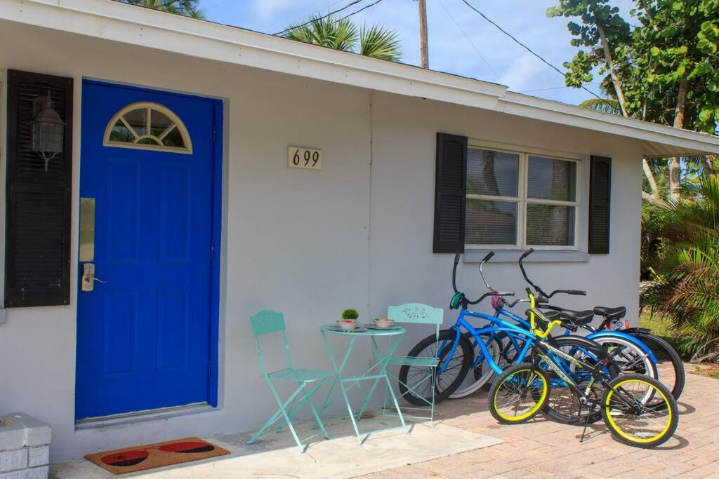 699 Oasis,walk,bike To Beach, Fenced Backyard, Large Driveway
