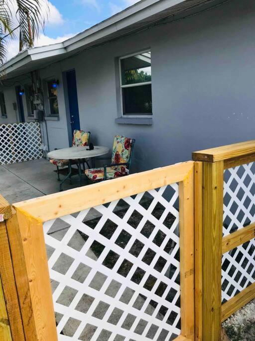 699 Oasis,walk,bike To Beach, Fenced Backyard, Large Driveway * Naples