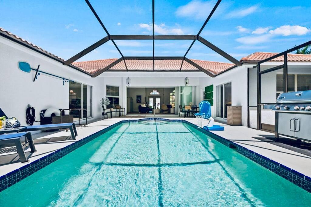 Tranquil Beachy Boho Pool Home, 5mi Beach, 4 Bedroom 3 Bath Villa Naples