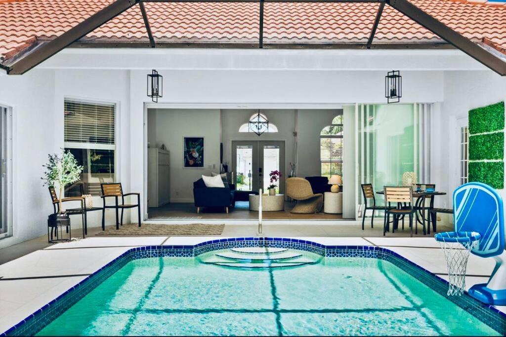 Tranquil Beachy Boho Pool Home, 5mi Beach, 4 Bedroom 3 Bath Villa *