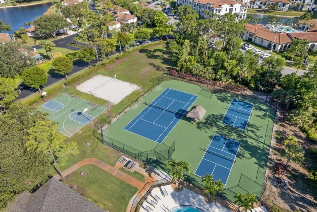 Villa Tranquil Beachy Boho Pool Home, 5mi Beach, 4 Bedroom 3 Bath Naples