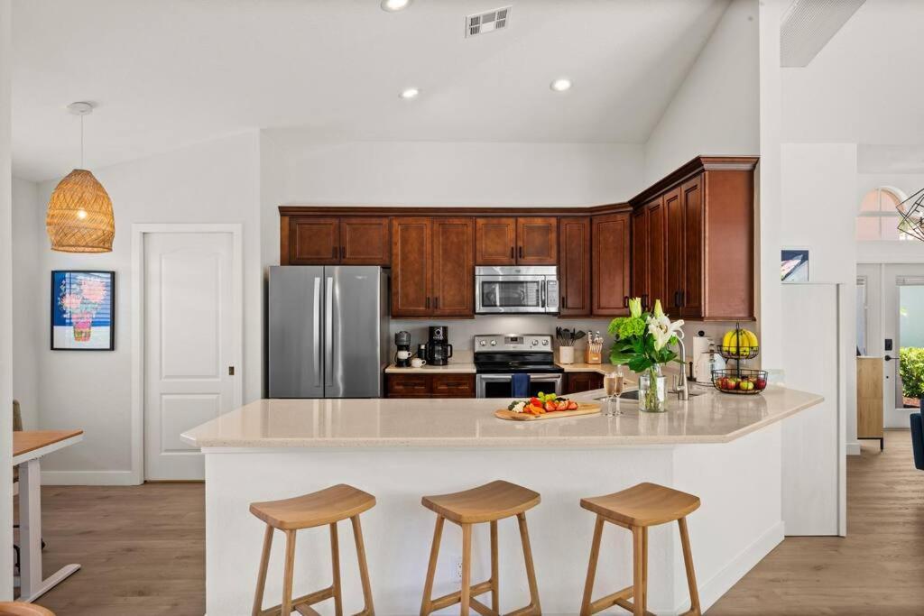 Villa Tranquil Beachy Boho Pool Home, 5mi Beach, 4 Bedroom 3 Bath Naples