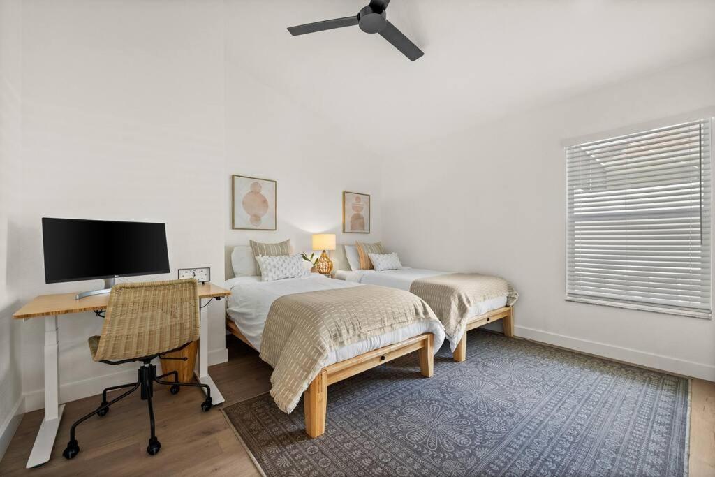 Tranquil Beachy Boho Pool Home, 5mi Beach, 4 Bedroom 3 Bath Naples