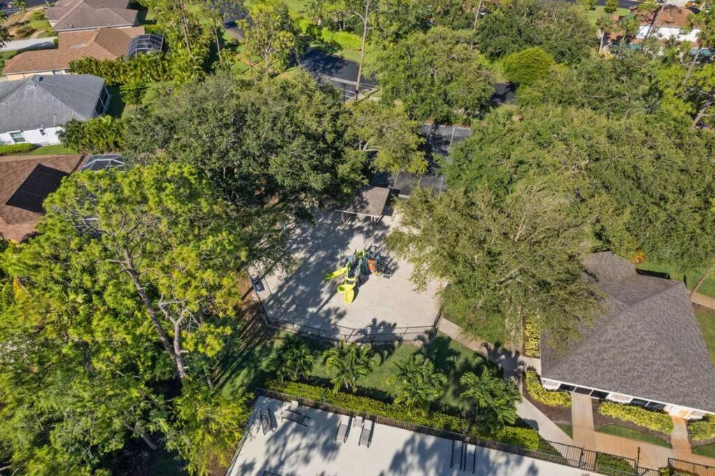Tranquil Beachy Boho Pool Home, 5mi Beach, 4 Bedroom 3 Bath Villa Naples
