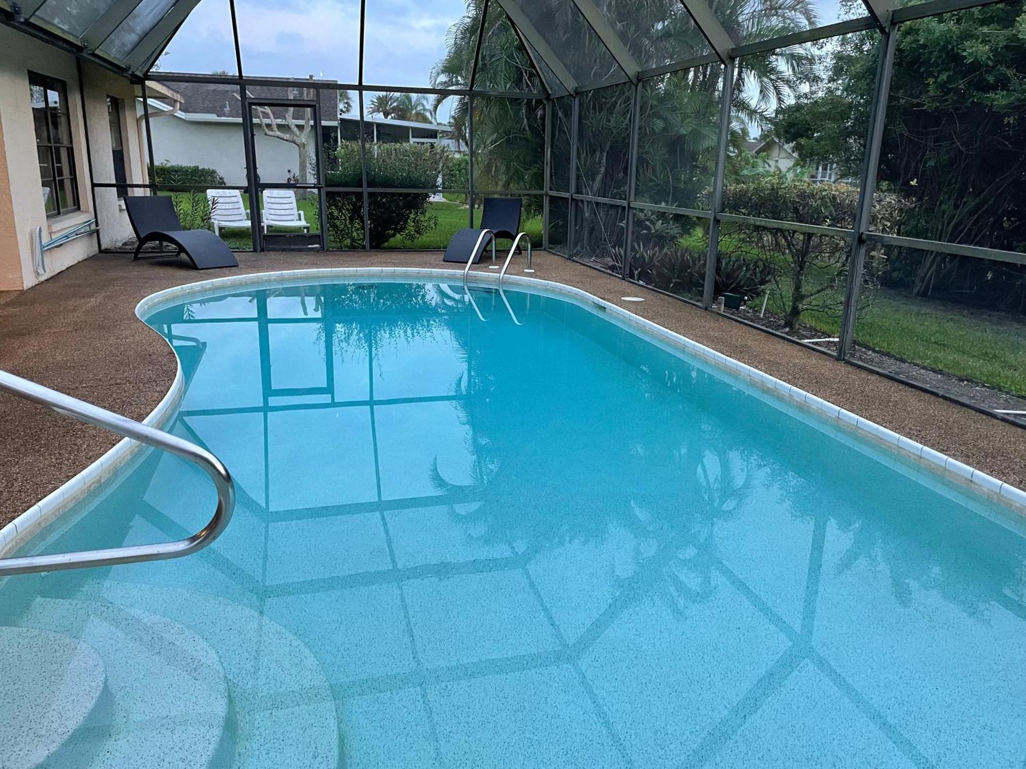 Beautiful Pool Close To And 5th Avenue * Naples