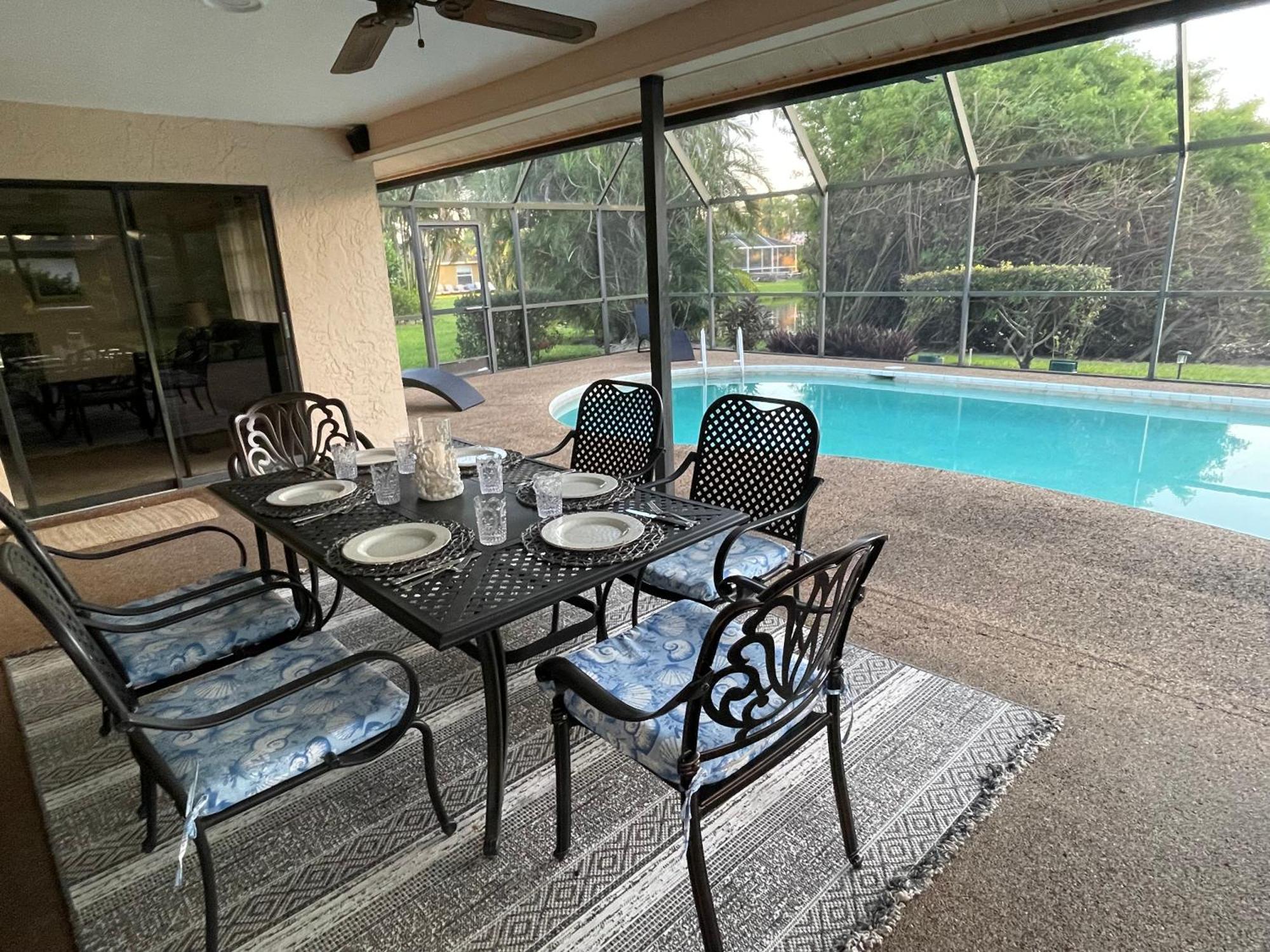 Beautiful Pool Close To And 5th Avenue Holiday home *