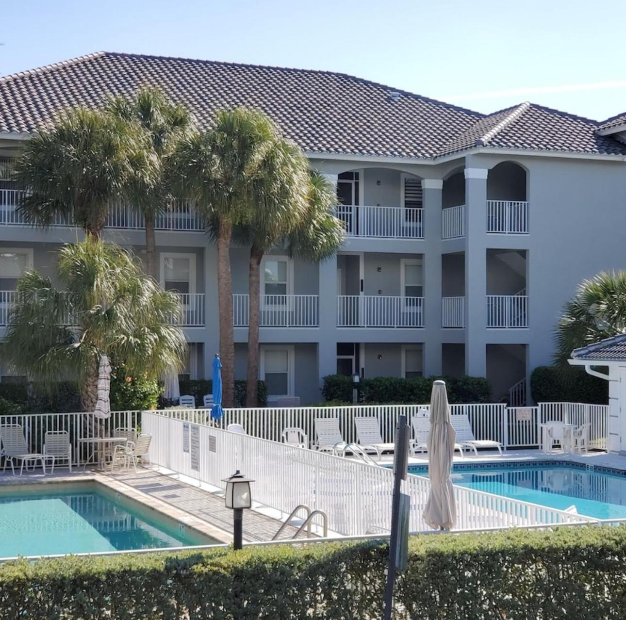 Vanderbilt Condo,walk To * Naples