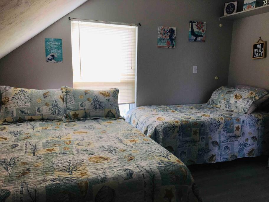 Sea La Vie Cozy On 500 Block, Walk To Only Half Mile Away, Sleeps 6 Apartment