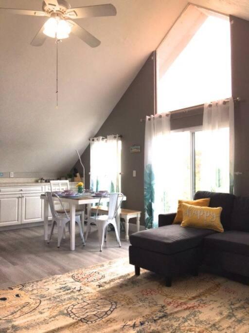Apartment Sea La Vie Cozy On 500 Block, Walk To Only Half Mile Away, Sleeps 6