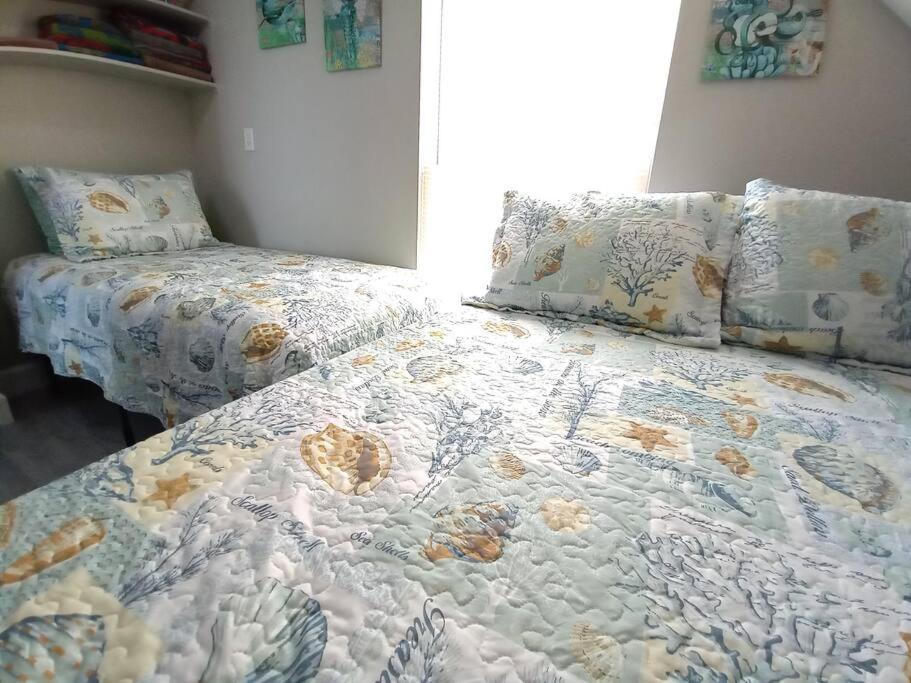 Sea La Vie Cozy On 500 Block, Walk To Only Half Mile Away, Sleeps 6 Apartment *