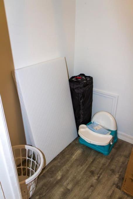 Apartment Sea La Vie Cozy On 500 Block, Walk To Only Half Mile Away, Sleeps 6 *