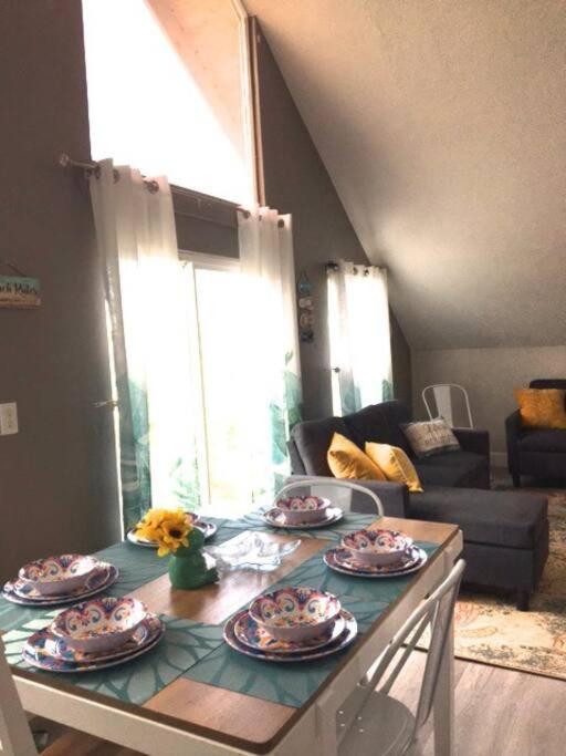 Sea La Vie Cozy On 500 Block, Walk To Only Half Mile Away, Sleeps 6