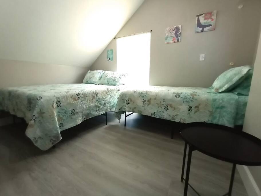 Apartment Sea La Vie Cozy On 500 Block, Walk To Only Half Mile Away, Sleeps 6