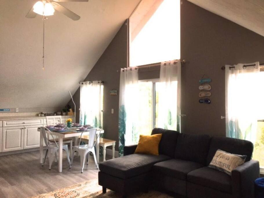 Sea La Vie Cozy On 500 Block, Walk To Only Half Mile Away, Sleeps 6 Apartment *