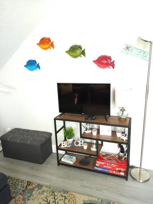 Sea La Vie Cozy On 500 Block, Walk To Only Half Mile Away, Sleeps 6 Apartment Naples