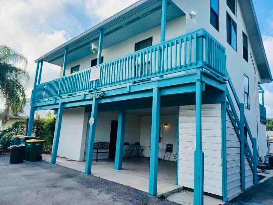 Sea La Vie Cozy On 500 Block, Walk To Only Half Mile Away, Sleeps 6 Apartment