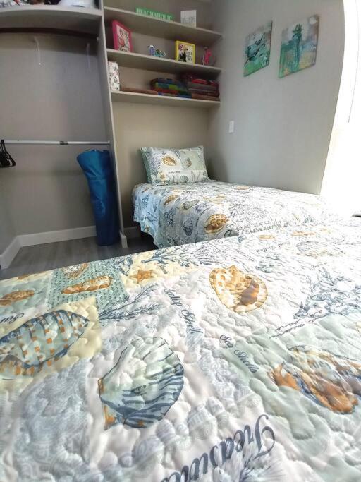 Apartment Sea La Vie Cozy On 500 Block, Walk To Only Half Mile Away, Sleeps 6