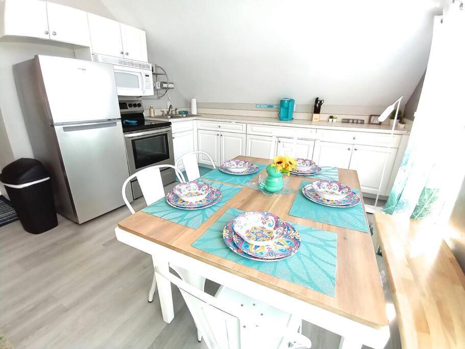 Sea La Vie Cozy On 500 Block, Walk To Only Half Mile Away, Sleeps 6 Naples
