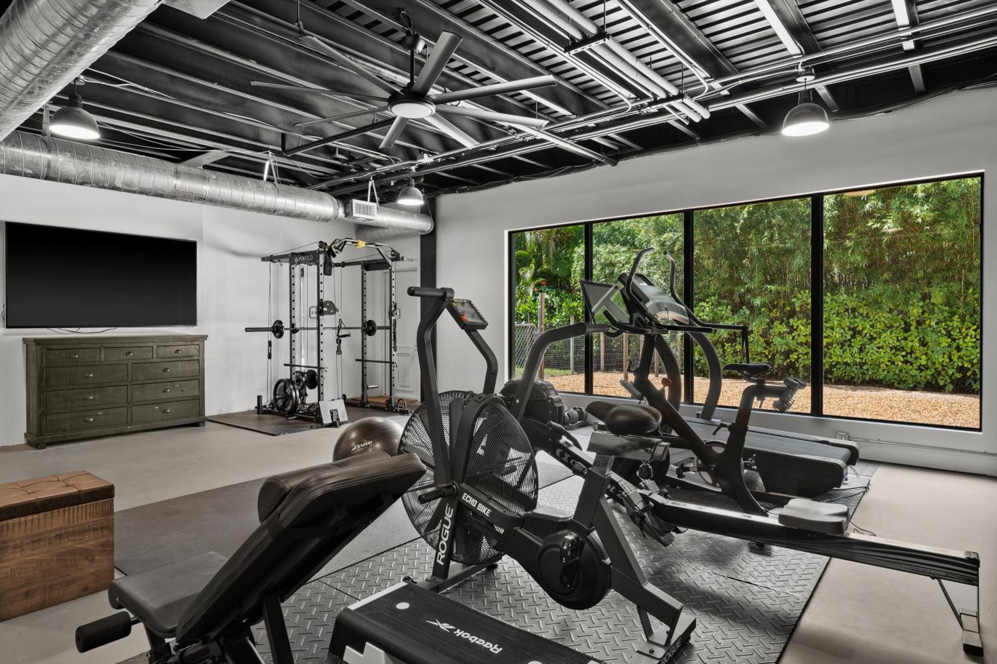 Industrial Modern Estate With Cinema Gym Pool Pickle Ball And Hot Tub * Naples