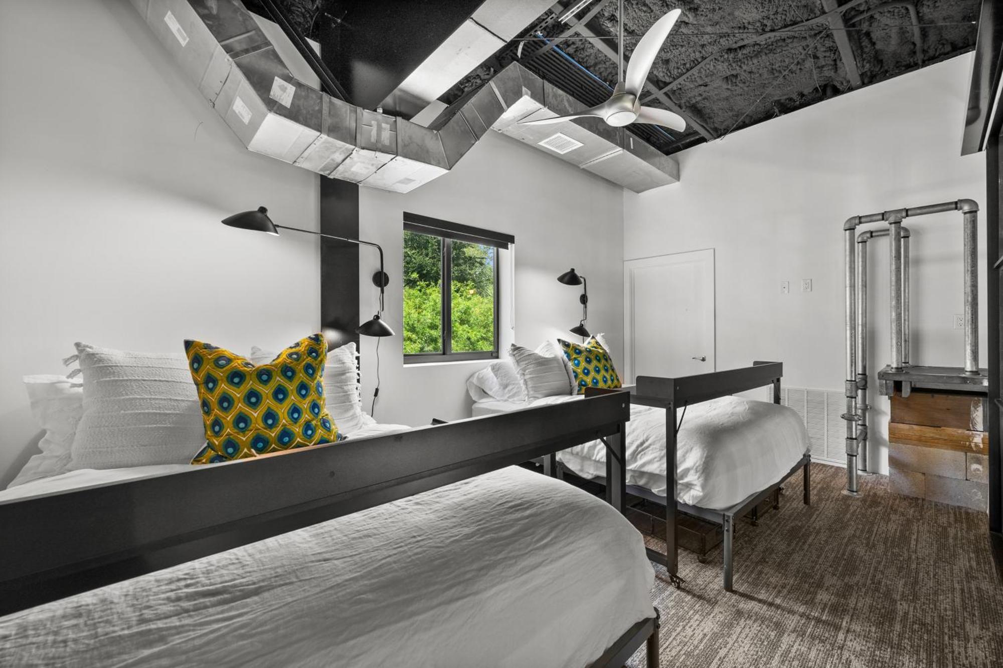 Industrial Modern Estate With Cinema Gym Pool Pickle Ball And Hot Tub * Naples