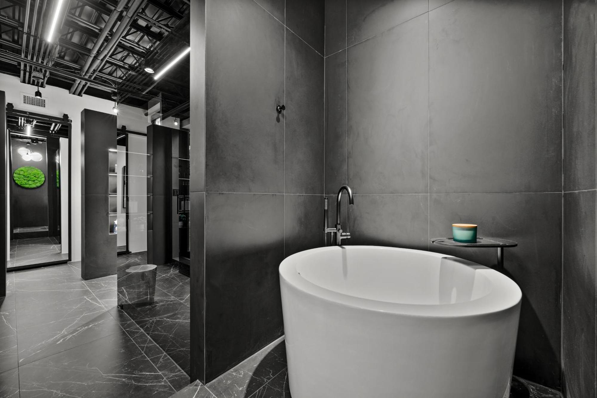Industrial Modern Estate With Cinema Gym Pool Pickle Ball And Hot Tub * Naples