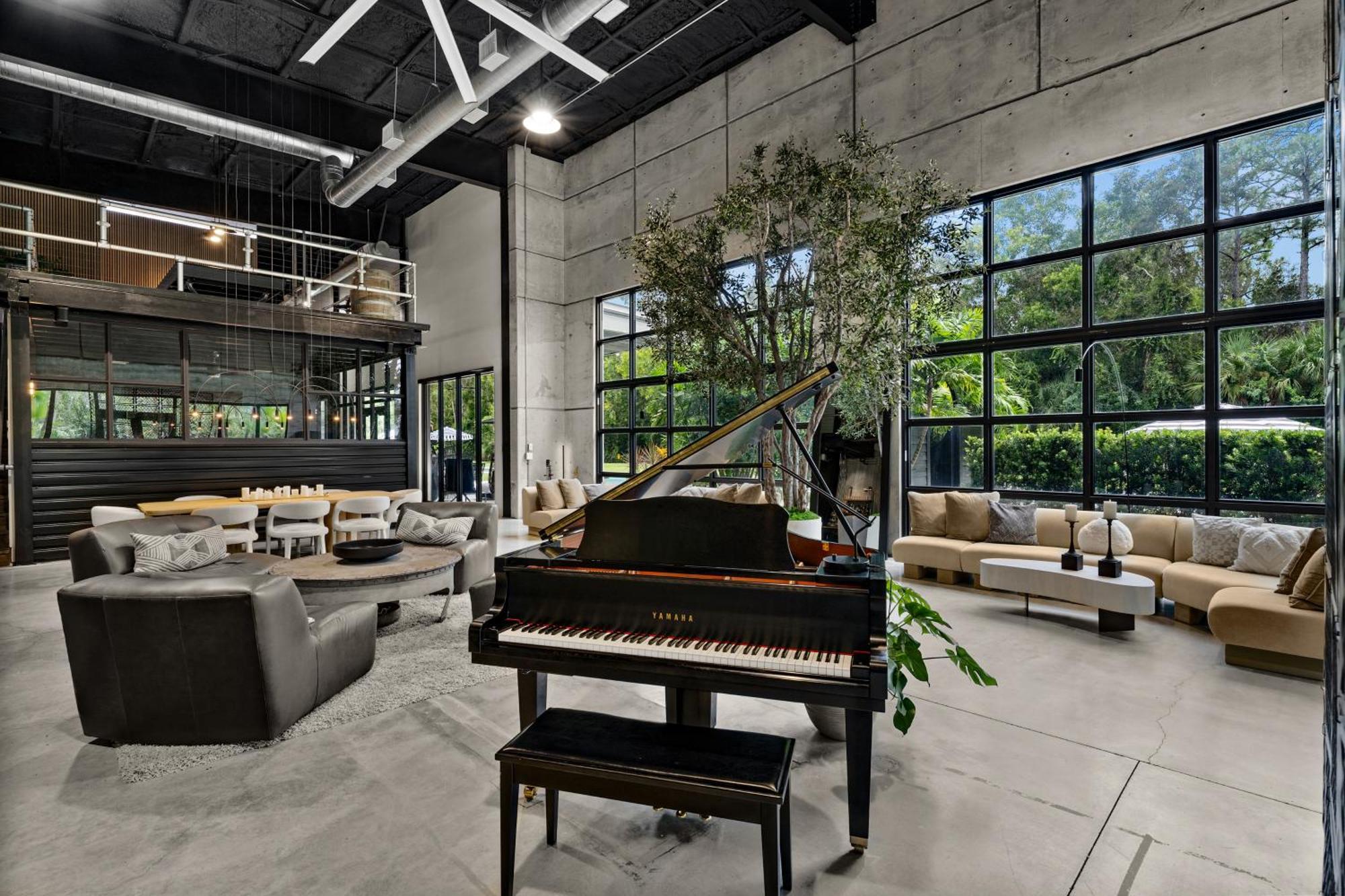 Industrial Modern Estate With Cinema Gym Pool Pickle Ball And Hot Tub *