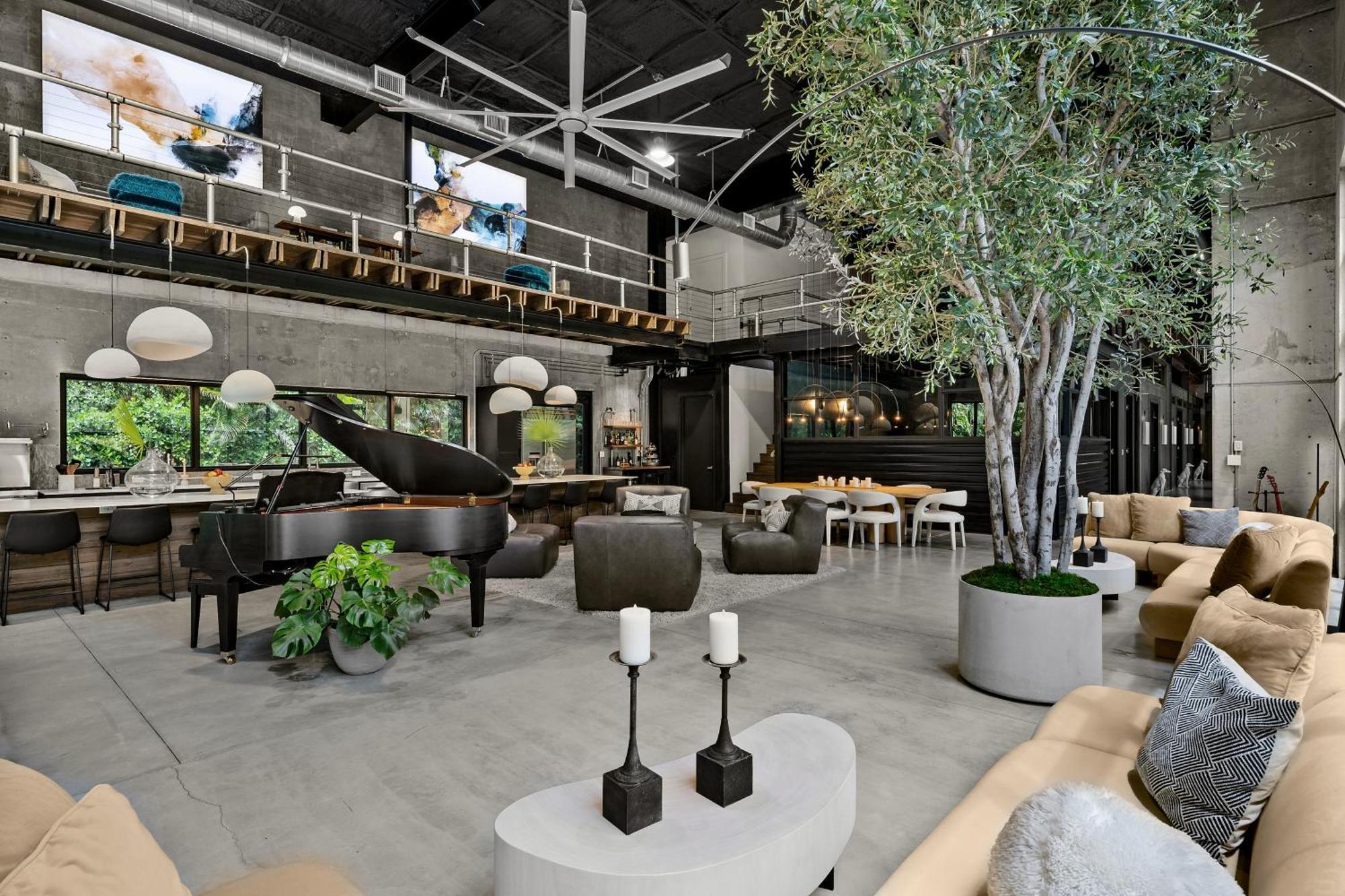 Industrial Modern Estate With Cinema Gym Pool Pickle Ball And Hot Tub *