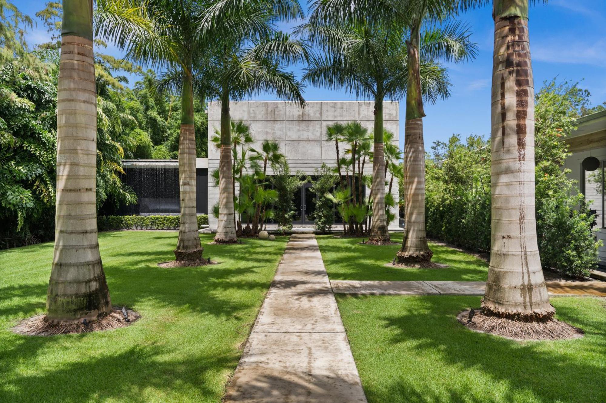 Holiday home Industrial Modern Estate With Cinema Gym Pool Pickle Ball And Hot Tub Naples