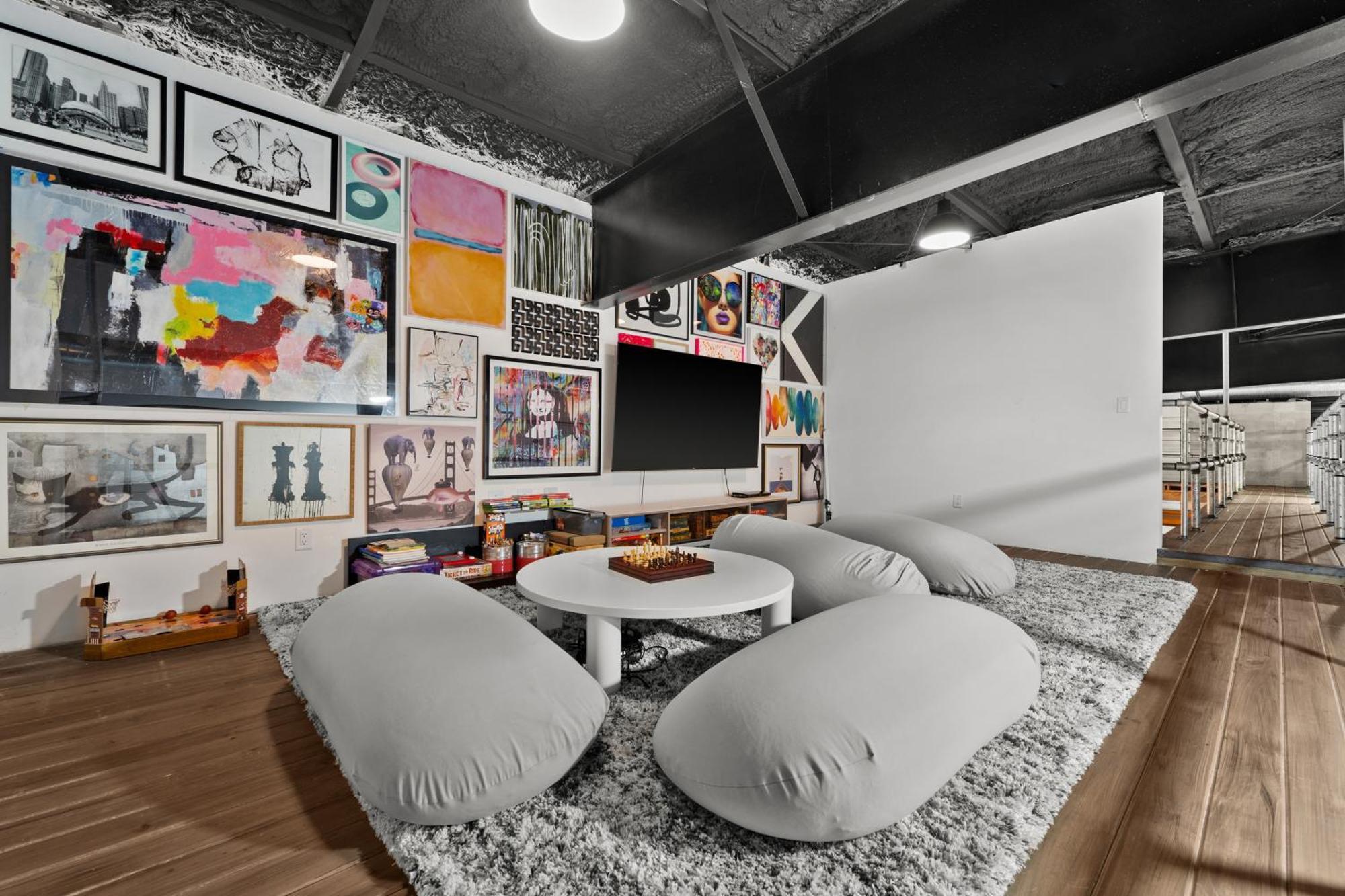 Industrial Modern Estate With Cinema Gym Pool Pickle Ball And Hot Tub Holiday home *