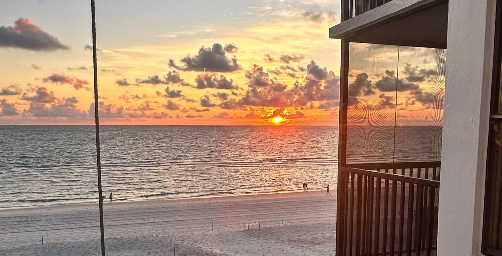 Apartment Beachfront High-rise! Book Today *