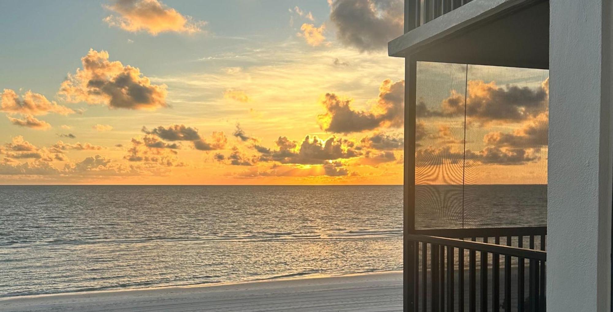 Apartment Beachfront High-rise! Book Today *