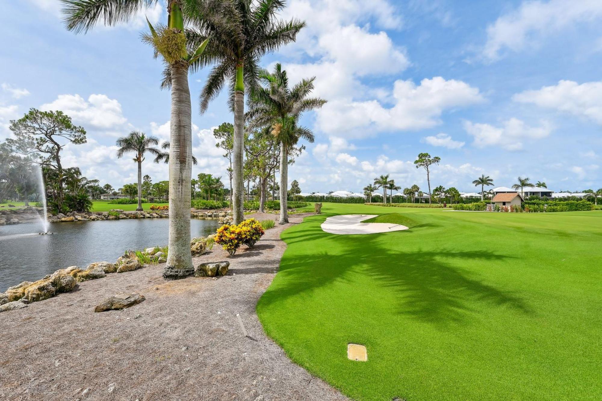 3 Mi To Downtown Country Club Condo! * Naples