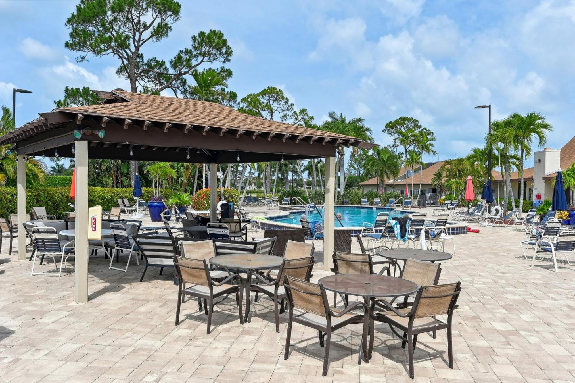 Apartment 3 Mi To Downtown Country Club Condo! *