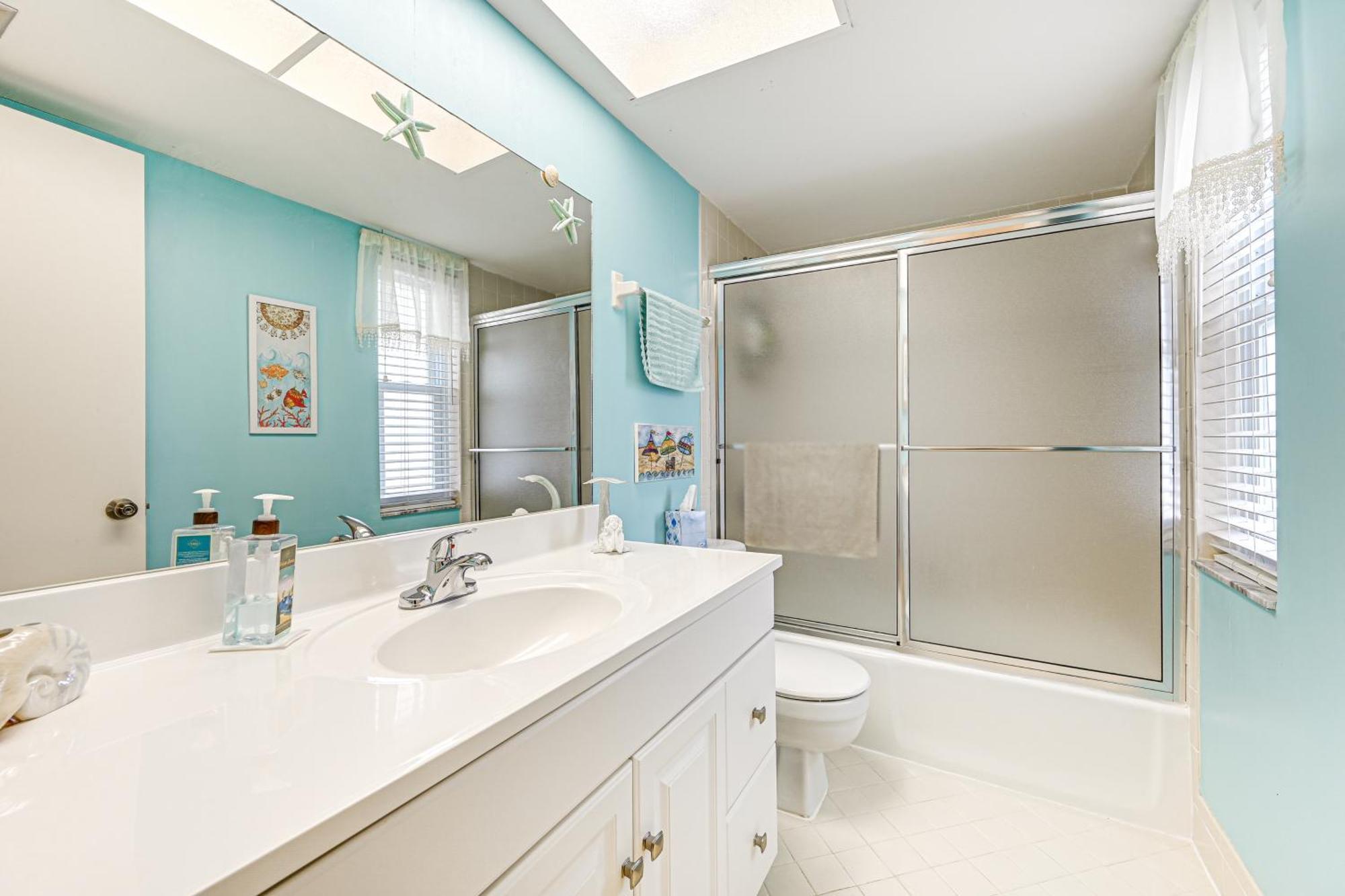 3 Mi To Downtown Country Club Condo! Naples