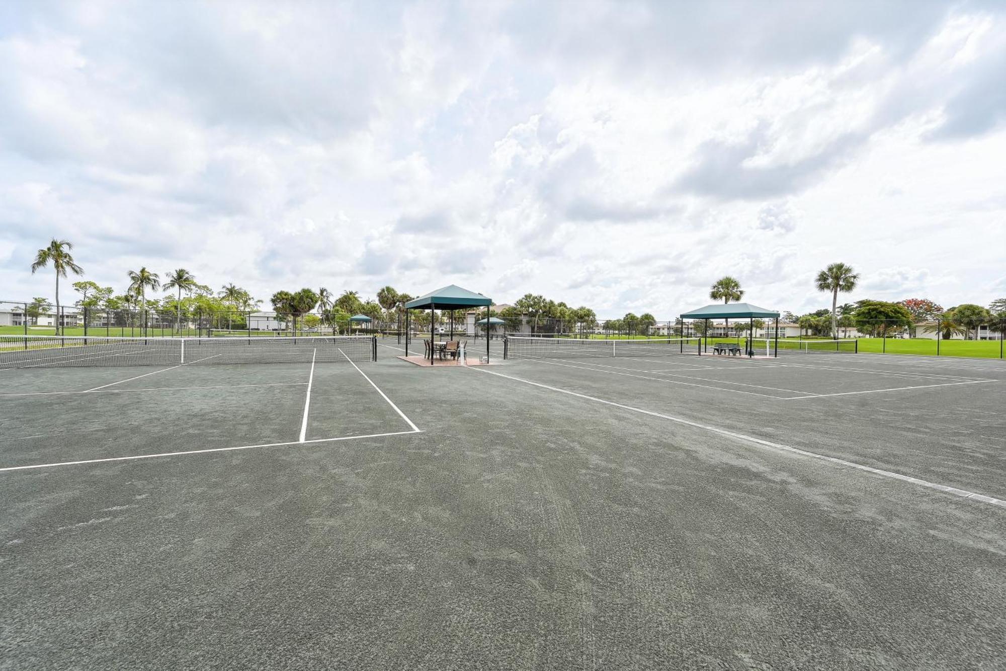 3 Mi To Downtown Country Club Condo!