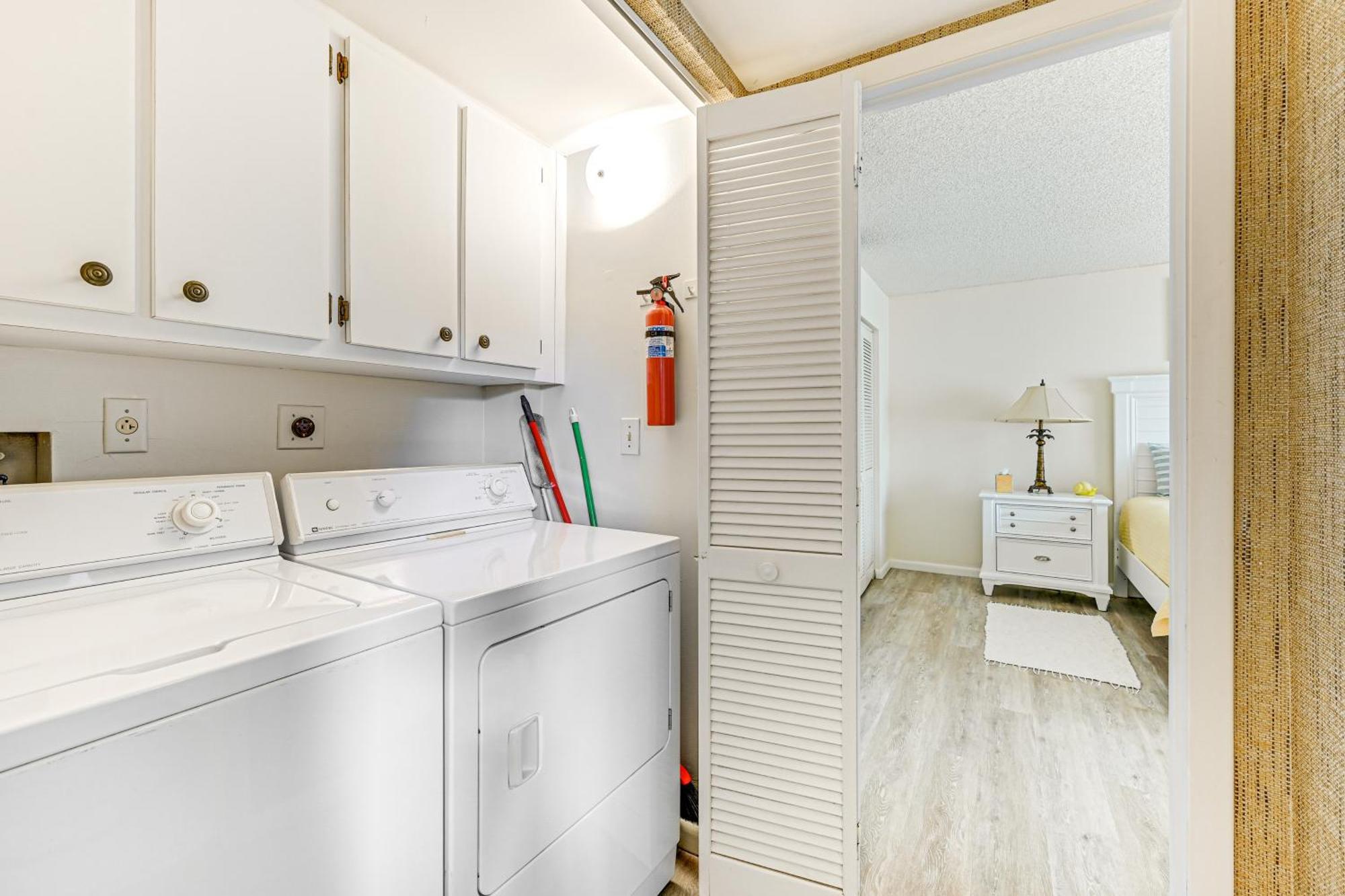Apartment 3 Mi To Downtown Country Club Condo! Naples