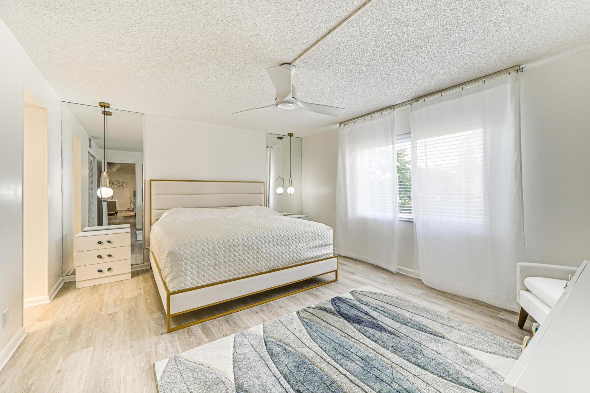 3 Mi To Downtown Country Club Condo! Naples