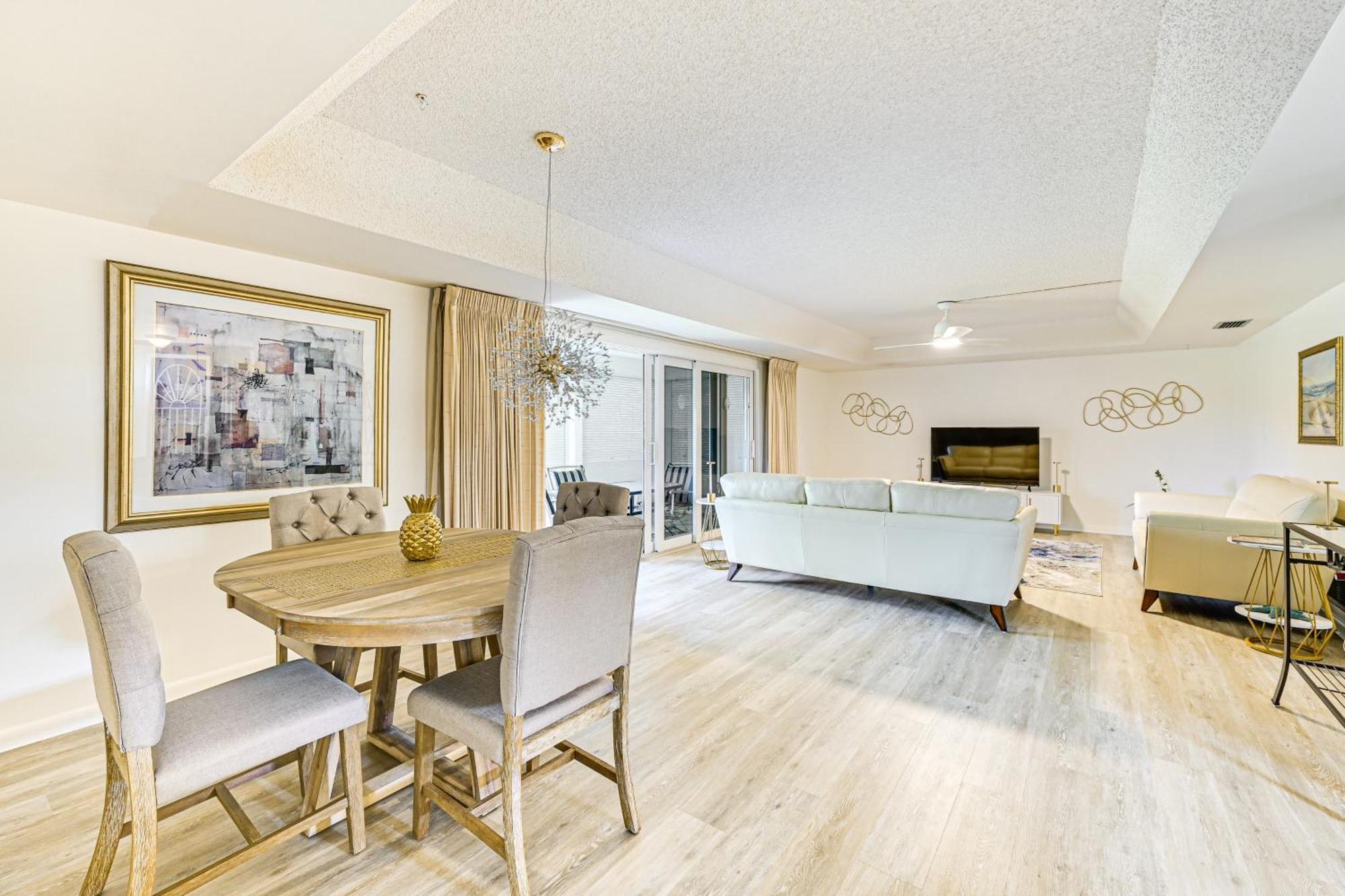 Apartment 3 Mi To Downtown Country Club Condo! Naples